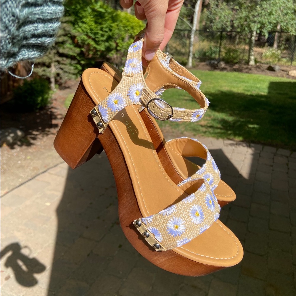 BRAND NEW Madden Girl daisy heels